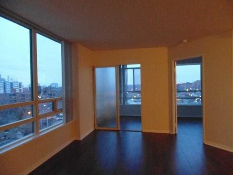 1008 - 75 King St E, Condo with 2 bedrooms, 2 bathrooms and 1 parking in Mississauga ON | Image 2