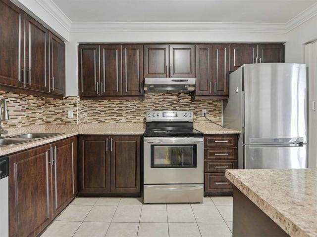 40 Collins Cres, Townhouse with 3 bedrooms, 3 bathrooms and 2 parking in Brampton ON | Image 13
