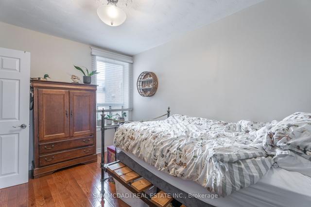 1050 Ossington Ave, House attached with 4 bedrooms, 2 bathrooms and 2 parking in Toronto ON | Image 38