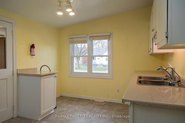 37 Fulton St, House detached with 2 bedrooms, 1 bathrooms and 3 parking in Brantford ON | Image 6