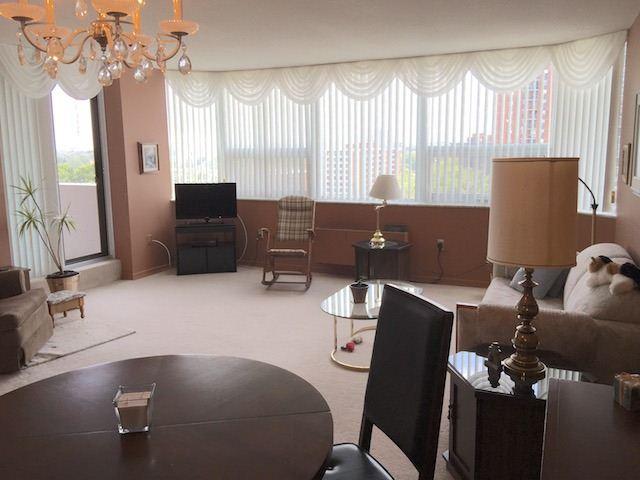 1002 - 121 Ling Rd, Condo with 2 bedrooms, 2 bathrooms and 1 parking in Toronto ON | Image 3