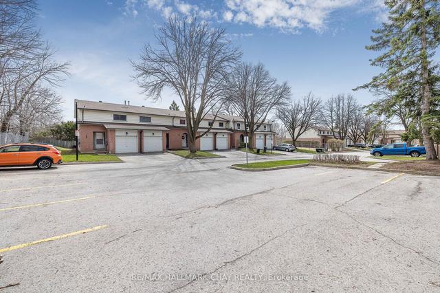 1 - 2 Bernick Dr, Townhouse with 3 bedrooms, 3 bathrooms and 2 parking in Barrie ON | Image 35