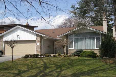 81 Pettit Dr, House detached with 2 bedrooms, 4 bathrooms and 4 parking in Toronto ON | Image 1