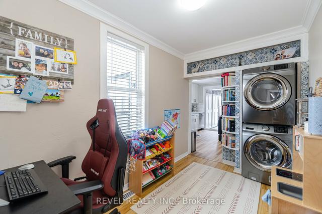 23 Rosewood Rd, House semidetached with 3 bedrooms, 1 bathrooms and 4 parking in Hamilton ON | Image 2