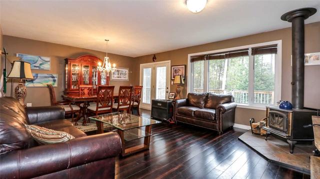 25 Lisbon Crt, House detached with 3 bedrooms, 3 bathrooms and 8 parking in Wasaga Beach ON | Image 7