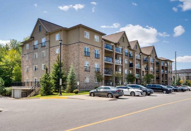 102 - 41 Ferndale Dr S, Condo with 3 bedrooms, 2 bathrooms and 1 parking in Barrie ON | Card Image