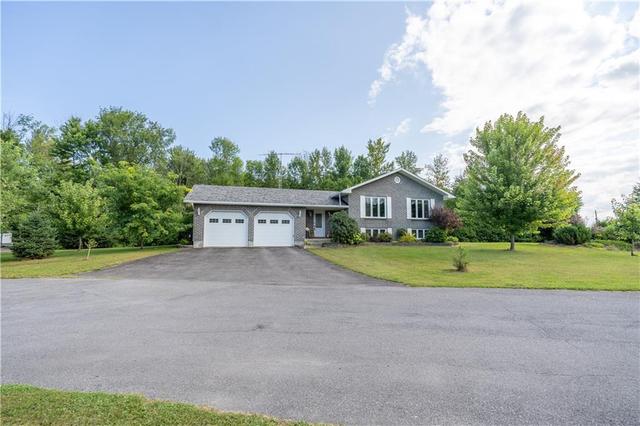 13401 County Road 2 Road, House detached with 4 bedrooms, 2 bathrooms and 50 parking in South Dundas ON | Image 2