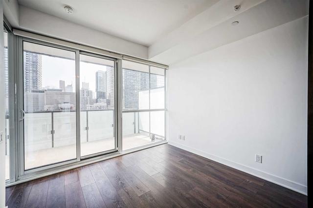 1402 - 15 Grenville St, Condo with 1 bedrooms, 1 bathrooms and 0 parking in Toronto ON | Image 8