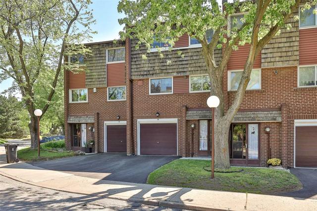 34 Vicora Linkway, Townhouse with 3 bedrooms, 2 bathrooms and 2 parking in Toronto ON | Image 12