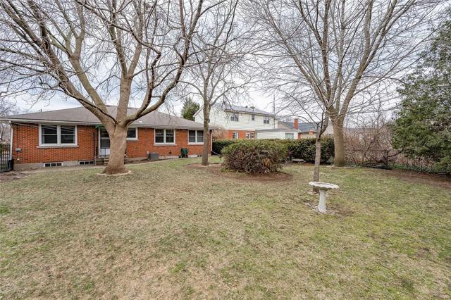 2081 Courtland Dr, House detached with 3 bedrooms, 2 bathrooms and 3 parking in Burlington ON | Image 21