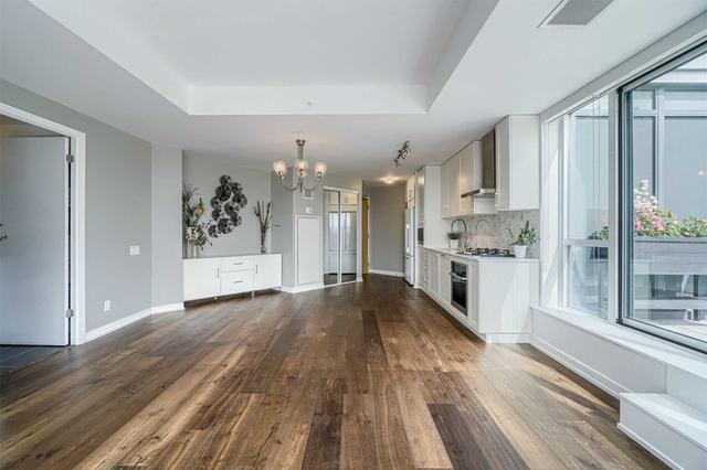 619 - 38 Howard Park Ave, Condo with 1 bedrooms, 1 bathrooms and 1 parking in Toronto ON | Image 2