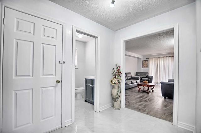 36 Zafarullah Khan Cres, House detached with 5 bedrooms, 5 bathrooms and 5 parking in Vaughan ON | Image 10