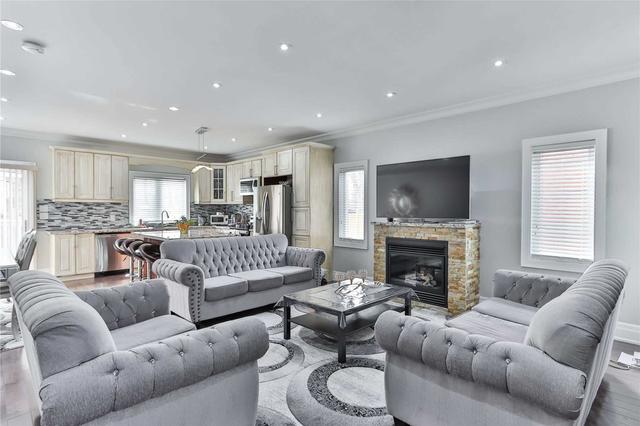 81 Prairie Dr, House detached with 4 bedrooms, 4 bathrooms and 4 parking in Toronto ON | Image 3