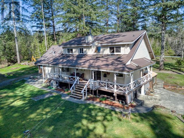 9537 Nassichuk Road, House detached with 4 bedrooms, 2 bathrooms and 8 parking in Powell River C BC | Image 2