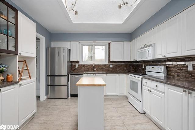 17 Line 14 Line S, House detached with 5 bedrooms, 2 bathrooms and 8 parking in Oro Medonte ON | Image 11