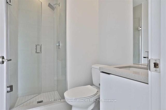 1611 - 8 Eglinton Ave E, Condo with 2 bedrooms, 2 bathrooms and 1 parking in Toronto ON | Image 4
