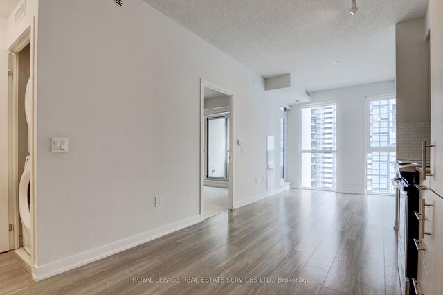 1816 - 4055 Parkside Village Dr, Condo with 2 bedrooms, 2 bathrooms and 1 parking in Mississauga ON | Image 3
