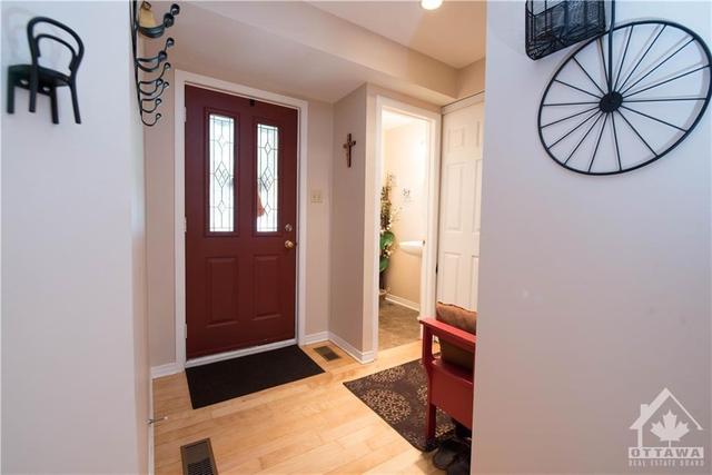 1362 Fitzpatrick Street, House detached with 4 bedrooms, 3 bathrooms and 6 parking in Ottawa ON | Image 4