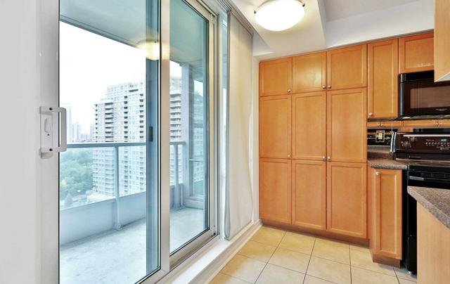1605 - 1 Elm Dr W, Condo with 2 bedrooms, 2 bathrooms and 1 parking in Mississauga ON | Image 5