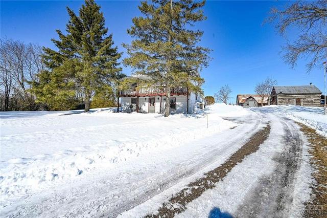 1671 County Rd 43 Road, House detached with 3 bedrooms, 2 bathrooms and 15 parking in North Grenville ON | Image 2