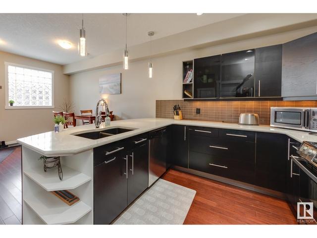 10804 83 Av Nw, House attached with 2 bedrooms, 2 bathrooms and 2 parking in Edmonton AB | Image 6