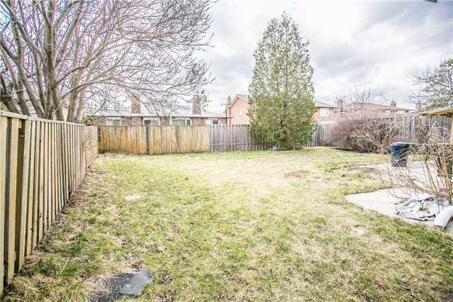 4050 Dunmow Cres, House semidetached with 3 bedrooms, 2 bathrooms and 3 parking in Mississauga ON | Image 18