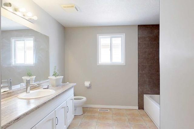 19 Gosling Gdns, House detached with 4 bedrooms, 3 bathrooms and 3 parking in Guelph ON | Image 6
