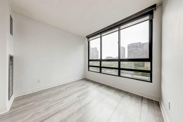 807 - 77 Carlton St, Condo with 2 bedrooms, 2 bathrooms and 1 parking in Toronto ON | Image 2