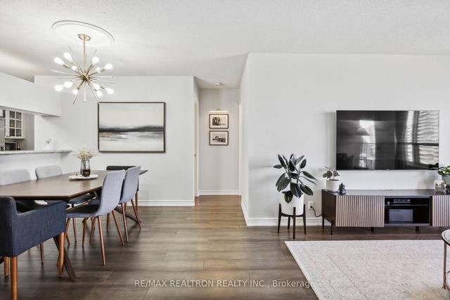 2206 - 100 Upper Madison Ave, Condo with 2 bedrooms, 2 bathrooms and 1 parking in Toronto ON | Image 9