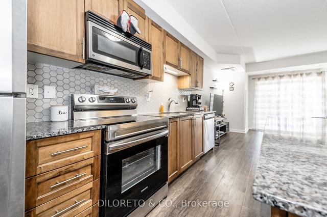 ll10 - 25 Kay Cres, Condo with 2 bedrooms, 2 bathrooms and 1 parking in Guelph ON | Image 12
