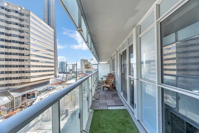 810 - 300 Front St W, Condo with 2 bedrooms, 2 bathrooms and 1 parking in Toronto ON | Image 9