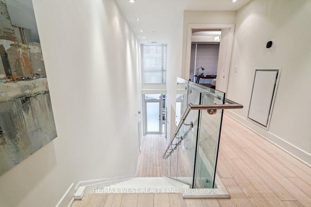 14 - 30 Nelson St, Townhouse with 2 bedrooms, 3 bathrooms and 2 parking in Toronto ON | Image 20