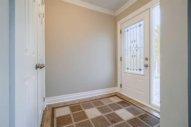 325 Hollyberry Tr, House semidetached with 4 bedrooms, 1 bathrooms and 2 parking in Toronto ON | Image 11
