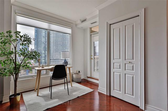 1711 - 100 Hayden St, Condo with 2 bedrooms, 2 bathrooms and 1 parking in Toronto ON | Image 8