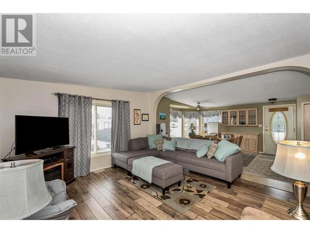 43 - 9510 97 N Highway, House other with 2 bedrooms, 2 bathrooms and 4 parking in Okanagan (Part) 1 BC | Image 5