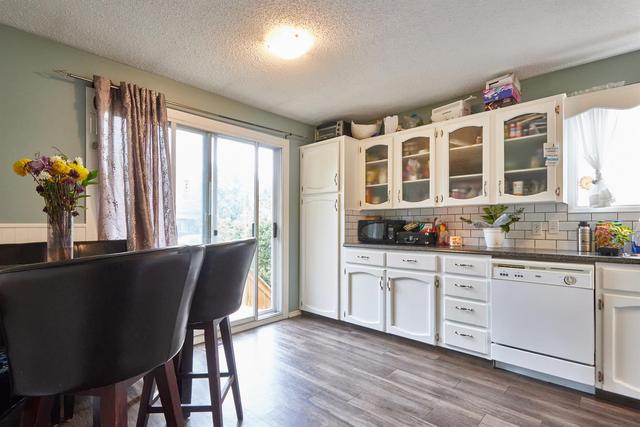 95 Clelland Crescent Se, Home with 3 bedrooms, 2 bathrooms and 3 parking in Medicine Hat AB | Image 3