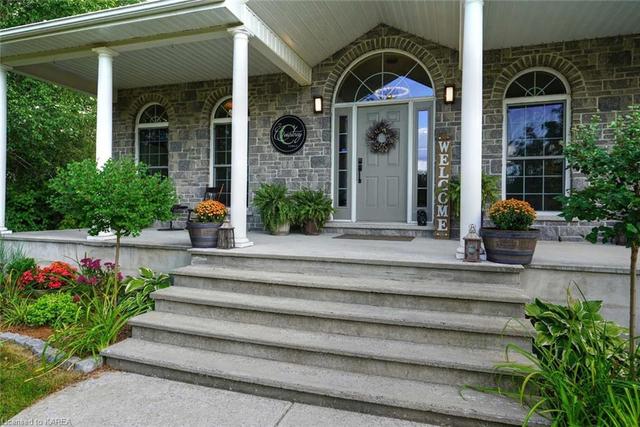 3522 Four Seasons Drive, House detached with 5 bedrooms, 3 bathrooms and 12 parking in South Frontenac ON | Image 2