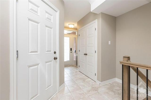 942 Geographe Terrace, Townhouse with 3 bedrooms, 4 bathrooms and 3 parking in Ottawa ON | Image 3