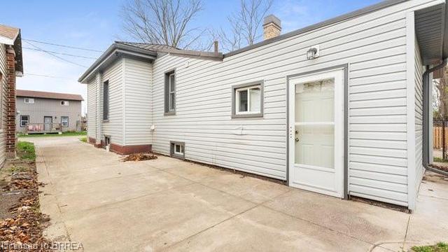 143 Charlotte Street, House detached with 3 bedrooms, 1 bathrooms and 3 parking in Brantford ON | Image 15