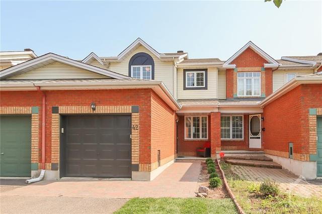 42 Drumso Street, Townhouse with 3 bedrooms, 2 bathrooms and 3 parking in Ottawa ON | Image 1