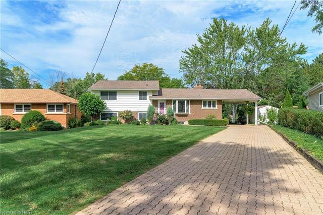 13 Elm Ridge Drive, House detached with 4 bedrooms, 1 bathrooms and 7 parking in St. Catharines ON | Image 4
