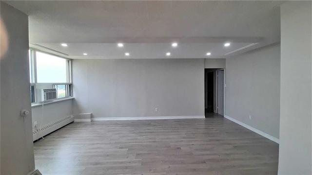 920 - 451 The West Mall, Condo with 1 bedrooms, 1 bathrooms and 1 parking in Toronto ON | Image 3