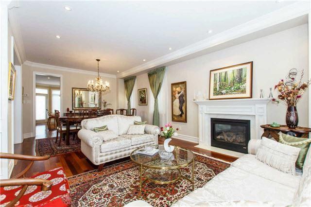 365 Longmore St, House detached with 4 bedrooms, 5 bathrooms and 4 parking in Toronto ON | Image 2