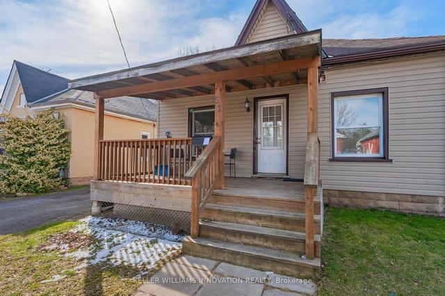 52 Aberdeen Ave, House detached with 3 bedrooms, 1 bathrooms and 3 parking in Brantford ON | Image 37