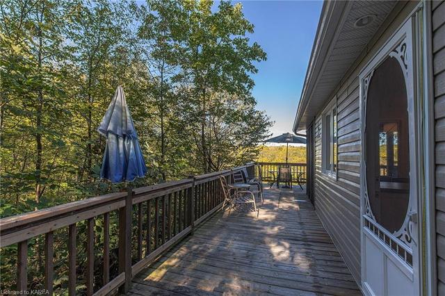 901 James Wilson Road, House detached with 2 bedrooms, 1 bathrooms and 15 parking in South Frontenac ON | Image 6