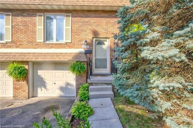 1520 Westminster Pl, Townhouse with 3 bedrooms, 2 bathrooms and 3 parking in Burlington ON | Card Image