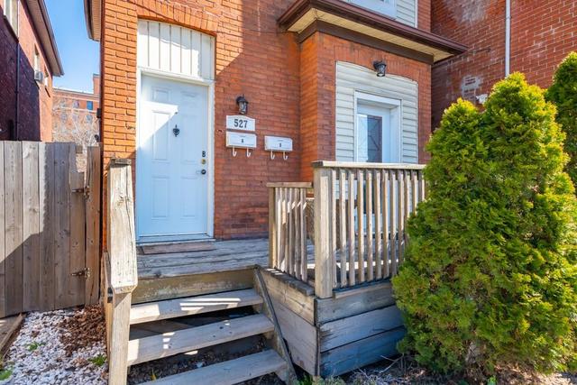 527 Barton Street E, House detached with 2 bedrooms, 2 bathrooms and 2 parking in Hamilton ON | Image 2