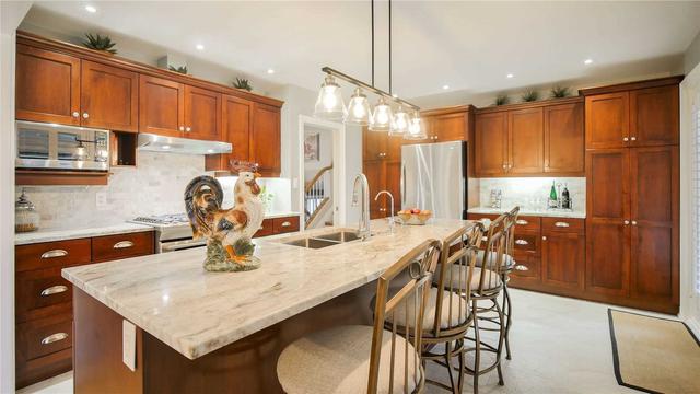 31 Adelene Cres, House detached with 3 bedrooms, 3 bathrooms and 7 parking in St. Catharines ON | Image 2