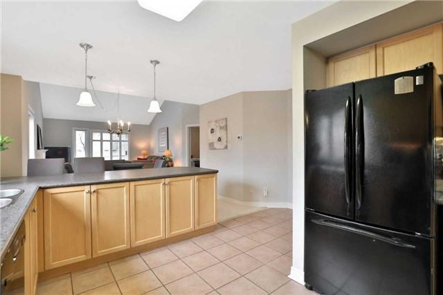 1 - 223 Rebecca St, Townhouse with 2 bedrooms, 3 bathrooms and 2 parking in Oakville ON | Image 6