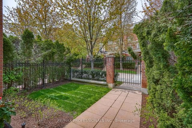 th8 - 21 Burkebrook Pl, Townhouse with 3 bedrooms, 3 bathrooms and 2 parking in Toronto ON | Image 27